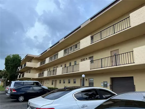 151 Berkley Rd #303, Hollywood, FL 33024