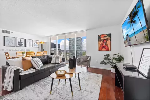 1200 Brickell Bay Dr #3923, Miami, FL 33131