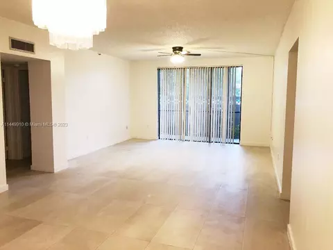900 NE 195th St #113, Miami, FL 33179