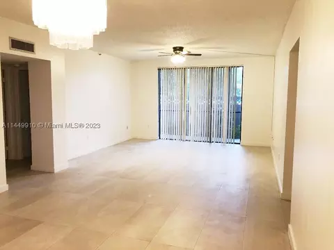 900 NE 195th St #113, Miami, FL 33179