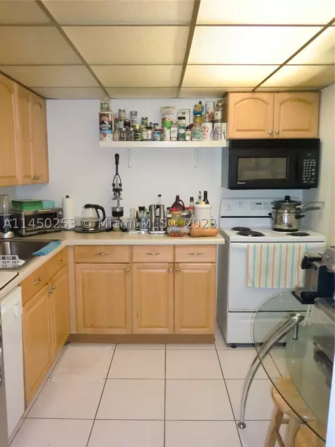 2000 Atlantic Shores Blvd #508, Hallandale Beach, FL 33009