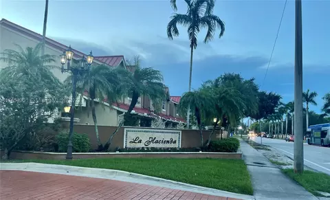 18312 NW 68th Ave #I, Hialeah, FL 33015