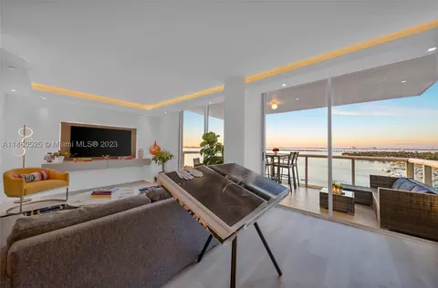 10 Venetian Way #1702, Miami Beach, FL 33139