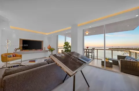 10 Venetian Way #1702, Miami Beach, FL 33139