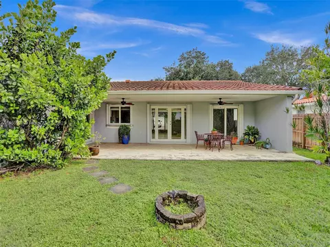 6924 Willow Ln, Miami Lakes, FL 33014