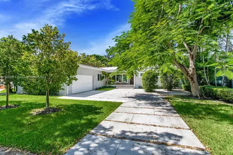 260 E Shore Dr, Coconut Grove, FL 33133