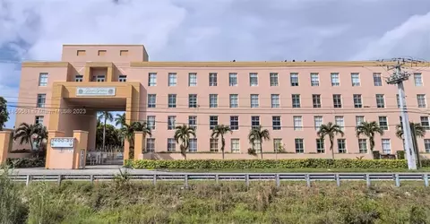 7420 W 20th Ave #444, Hialeah, FL 33016