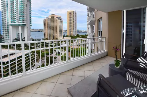 701 Brickell Key Blvd #1707, Miami, FL 33131