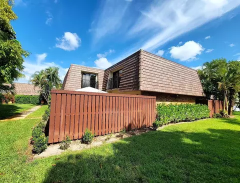 2712 SW 15th St, Deerfield Beach, FL 33442