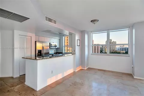 19501 W Country Club Dr #1208, Miami, FL 33180