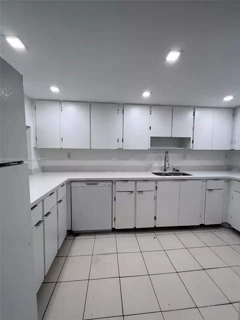 10000 NW 80th Ct #2305, Hialeah Gardens, FL 33016