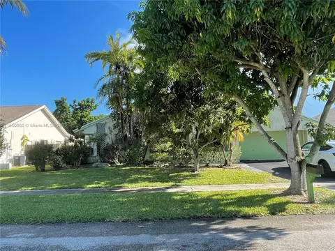 7350 NW 52nd Ct, Lauderhill, FL 33319