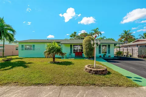 40 NE 207th St, Miami Gardens, FL 33179