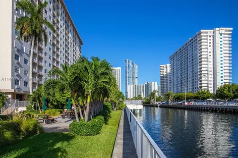400 Kings Point Dr #424, Sunny Isles Beach, FL 33160