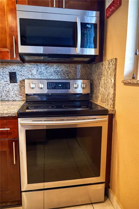 868 W 80th Pl, Hialeah, FL 33014 photo 13