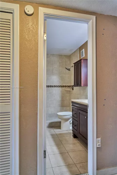 868 W 80th Pl, Hialeah, FL 33014 photo 16