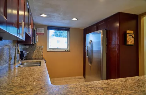 868 W 80th Pl, Hialeah, FL 33014 photo 10