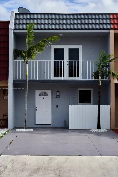 868 W 80th Pl, Hialeah, FL 33014