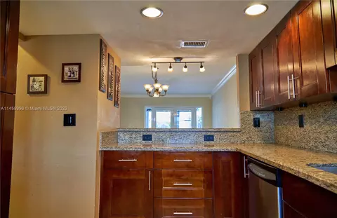 868 W 80th Pl, Hialeah, FL 33014 photo 7