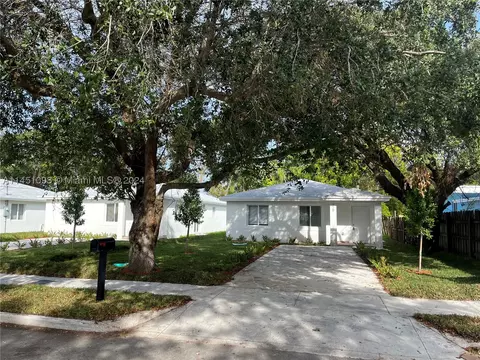 929 NW 50th St, Miami, FL 33127
