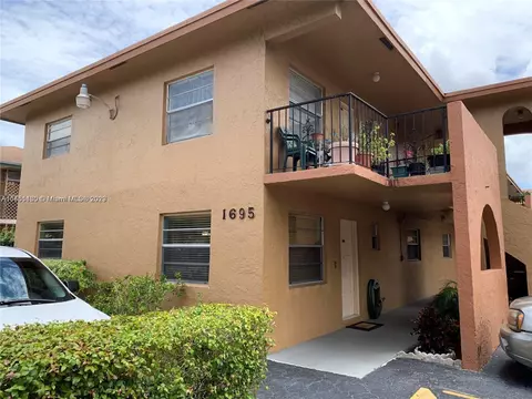 1695 W 42nd St #201, Hialeah, FL 33012