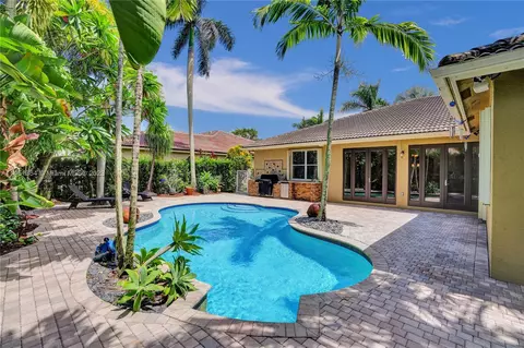 5123 Lakewood Dr, Cooper City, FL 33330