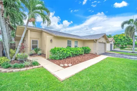 9370 NW 38th Pl, Sunrise, FL 33351