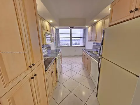 18031 Biscayne Blvd #1401, Aventura, FL 33160