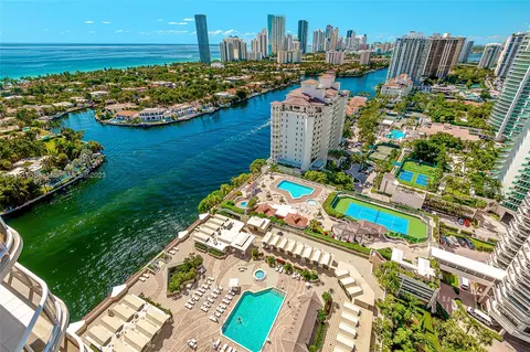 20191 SE Country Club Dr #2710, Aventura, FL 33180