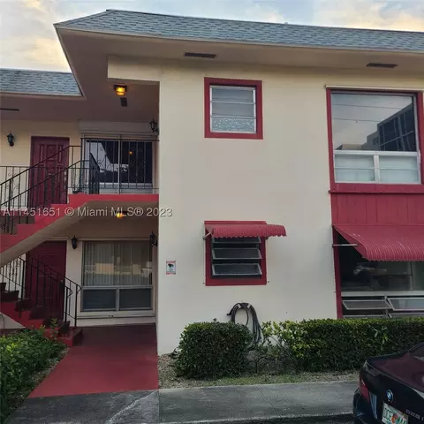1120 NE 10th St #2, Hallandale Beach, FL 33009