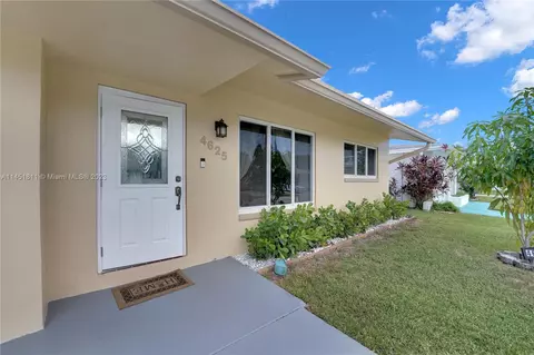 4625 NW 44th St, Tamarac, FL 33319