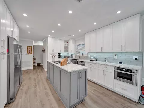 11860 Tara Dr, Plantation, FL 33325