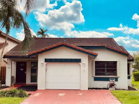 17611 NW 66th Ct, Hialeah, FL 33015
