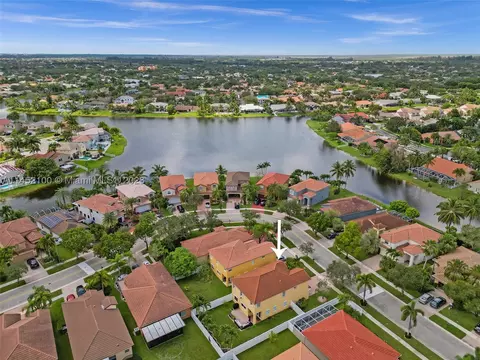 1217 NW 192nd Ln, Pembroke Pines, FL 33029