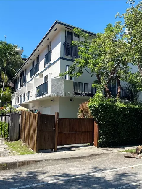240 SW 15 Rd #110, Miami, FL 33129