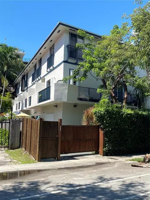 240 SW 15 Rd #110, Miami, FL 33129