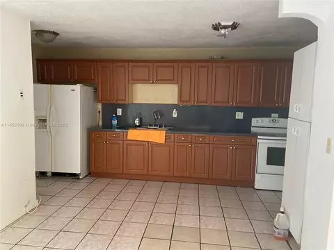 921 W 79th Pl #921, Hialeah, FL 33014 photo 4