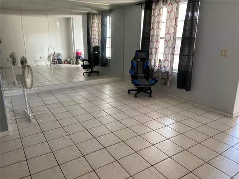 921 W 79th Pl #921, Hialeah, FL 33014 photo 2