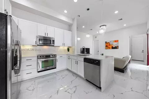 8352 NW 39th Ct, Pembroke Pines, FL 33024