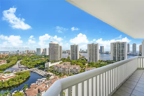 2000 Island Blvd #2201, Aventura, FL 33160
