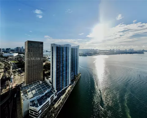 325 S Biscayne Blvd #3517, Miami, FL 33131