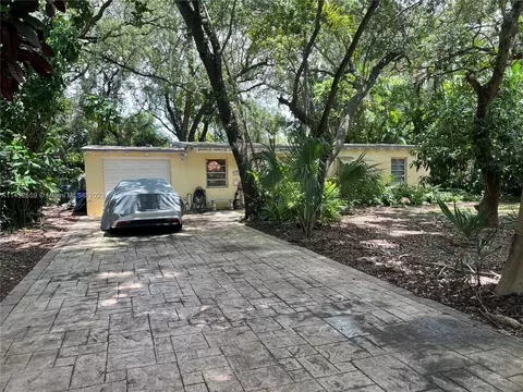 11807 NE 11th Pl, Biscayne Park, FL 33161
