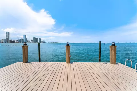 1011 N Venetian Dr, Miami Beach, FL 33139