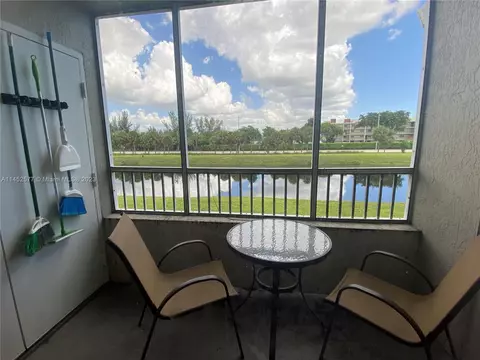 2861 N Oakland Forest Dr #206, Oakland Park, FL 33309