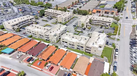 2620 W 76th St #212, Hialeah, FL 33016