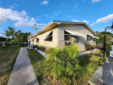 224 SW 10th St, Hallandale Beach, FL 33009