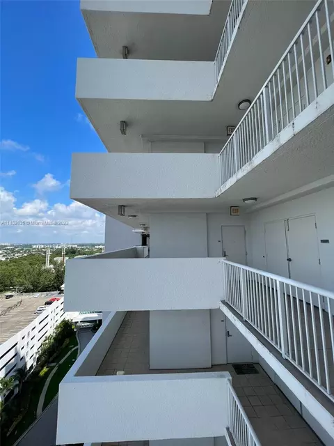 14951 Royal Oaks Ln #1708, North Miami, FL 33181