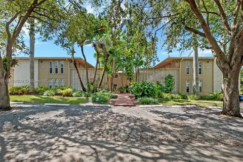 6330 SW 79th St #20, South Miami, FL 33143