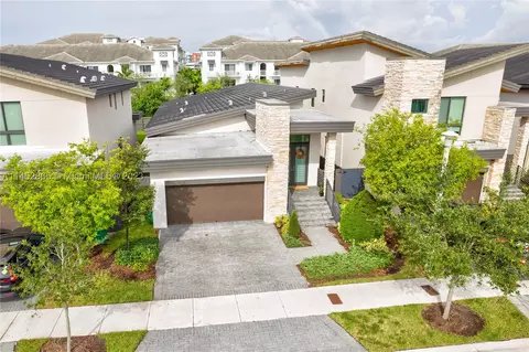 7646 NW 103rd Pl, Doral, FL 33178