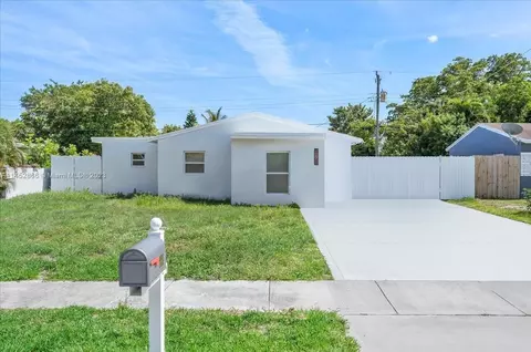 660 NE 57th Ct, Oakland Park, FL 33334